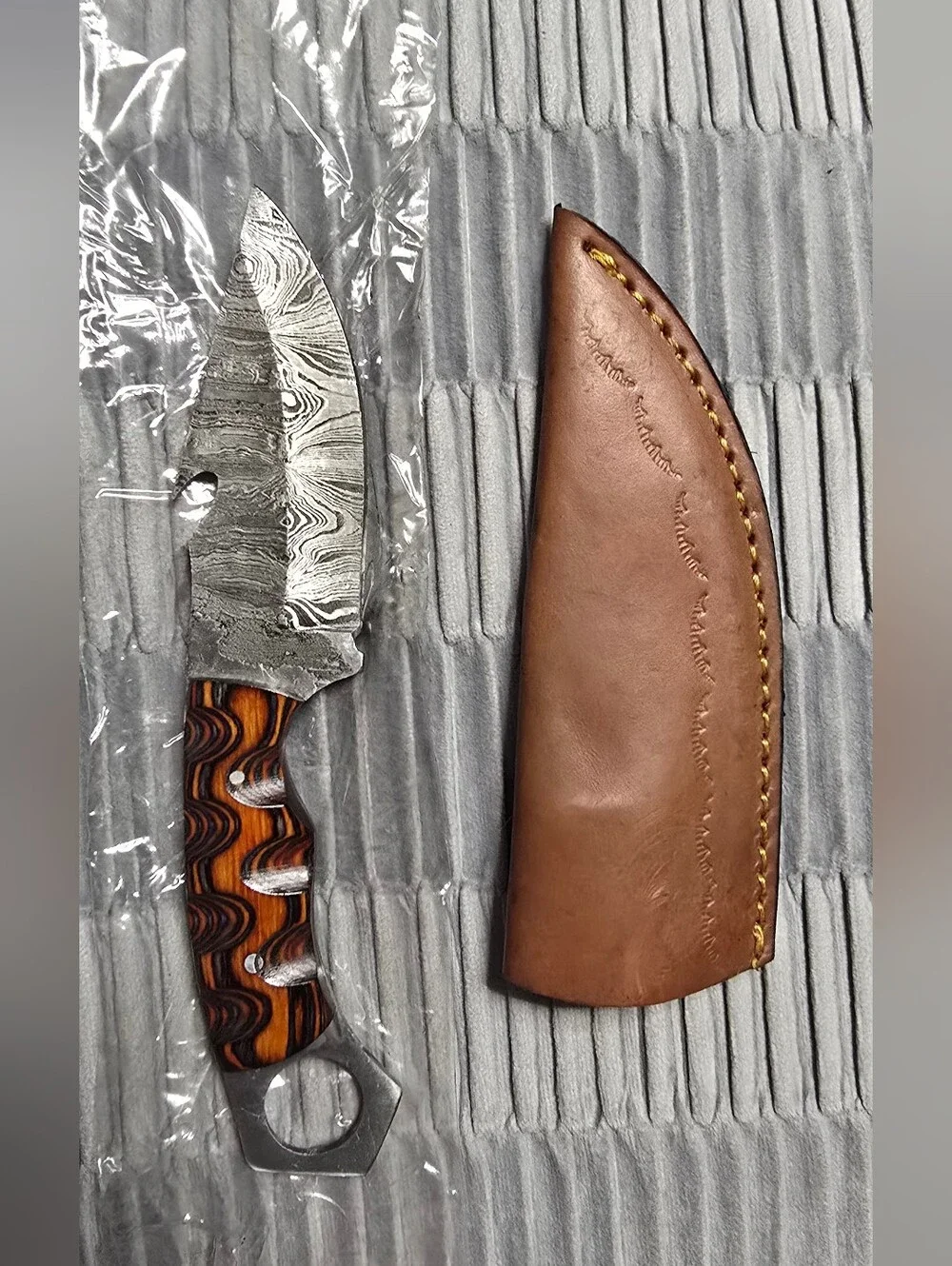 Damascus Blade Knife with Wood-Grain Handle and  Sheath